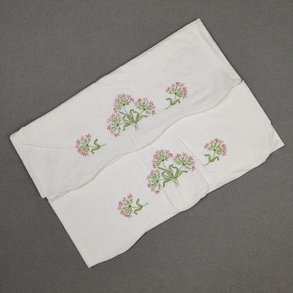 Vintage Embroidered Floral Pillowcase Set (2) White Pink MCM Cross Stitch 20x29