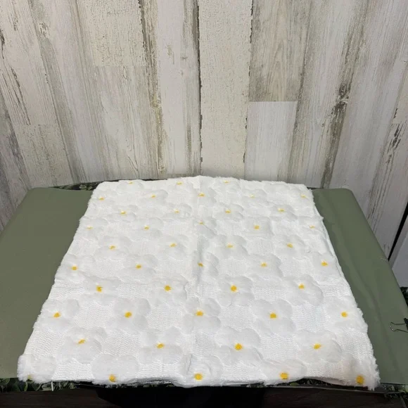 White Yellow Daisy Floral Pillow Cover 2 Pack 20 x 20 Zipper Closure Textured