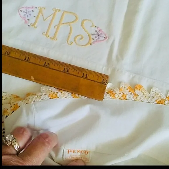 👰‍♀️🤵‍♂️Mr & Mrs EMBROIDERED PILLOW CASES ~VINTAGE SWEEET GIFT