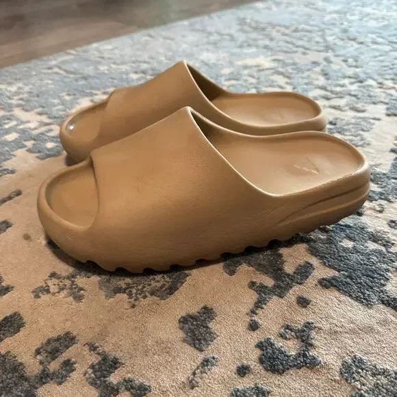 adidas Yeezy Slide