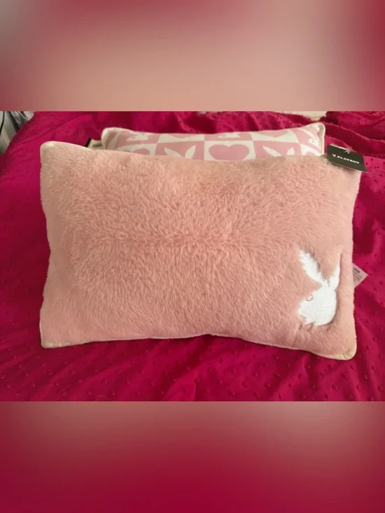 🐰 NWT PLAYBOY 🩷 Pink & White Heart and Playboy Bunny Pillow Pair