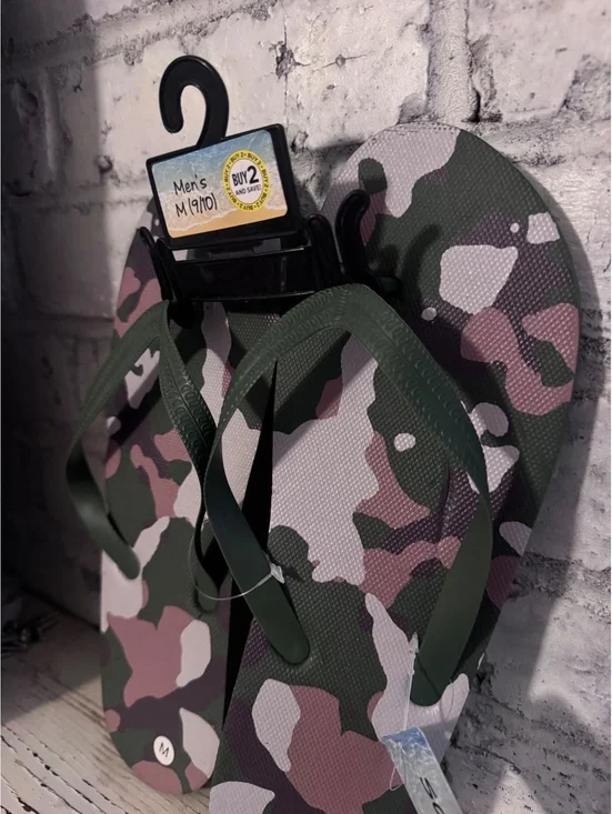 Men's Camouflage Flip Flops Size M (9/10)