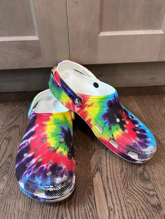 Crocs Classic Tie-Dye Graphic Clogs Rainbow Multi-Color Men's Size 12 Slip On