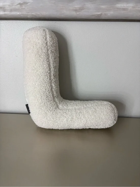 Dormify Sherpa Initial L Pillow