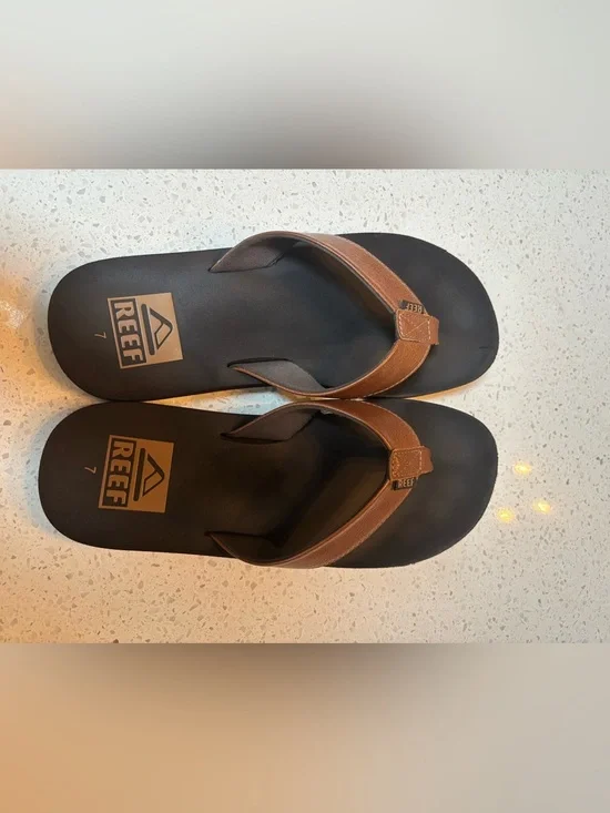 REEF Twinpin Men's 7 Beach Flip Flop, Soft Cushion Footbed, Brown