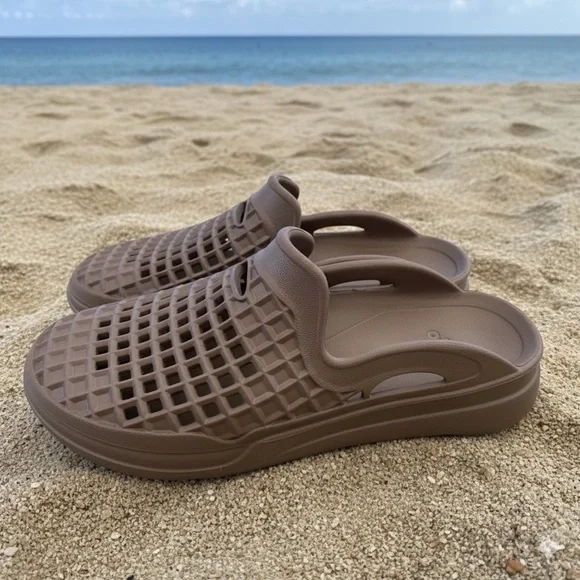 Lusso Cloud brown rubber sandals men’s size various