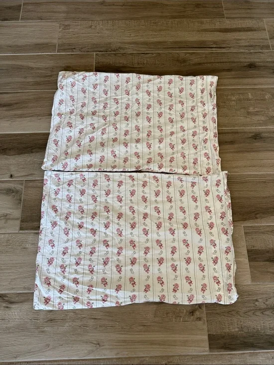 The Farmhouse Rachel Ashwell set of 2 floral pillowcases