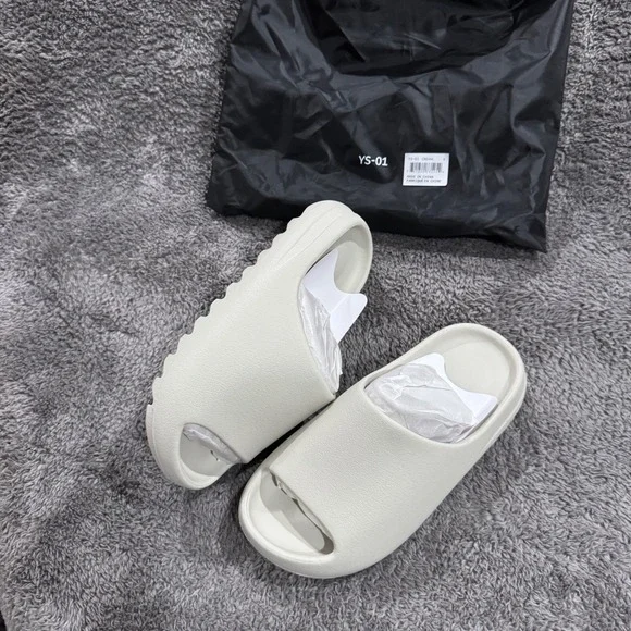 Yeezy YS 01 Slide Cream Mens Size 6M Slip On Sandals Minimalist Streetwear