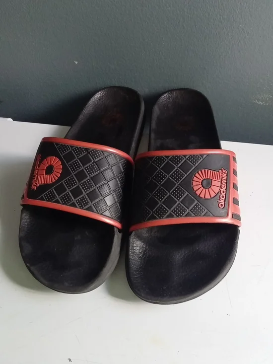 Akademiks Mens Black Red Athletic Slide Sandals Comfort Sport Slides Size 11-12