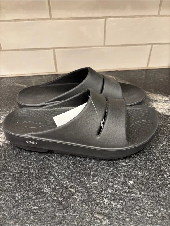 OOFOS Men’s Slide Sandals – Black – Size M9 / W11 / EU 42 - NEW