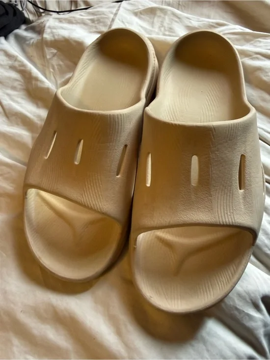 HOKA Ora Recovery Slides Unisex Men’s 9 / Women’s 11 Beige Cushioned Sandals