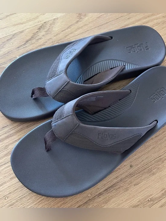 Flojos Men's Dark Brown Comfort Flip Flops  size 11