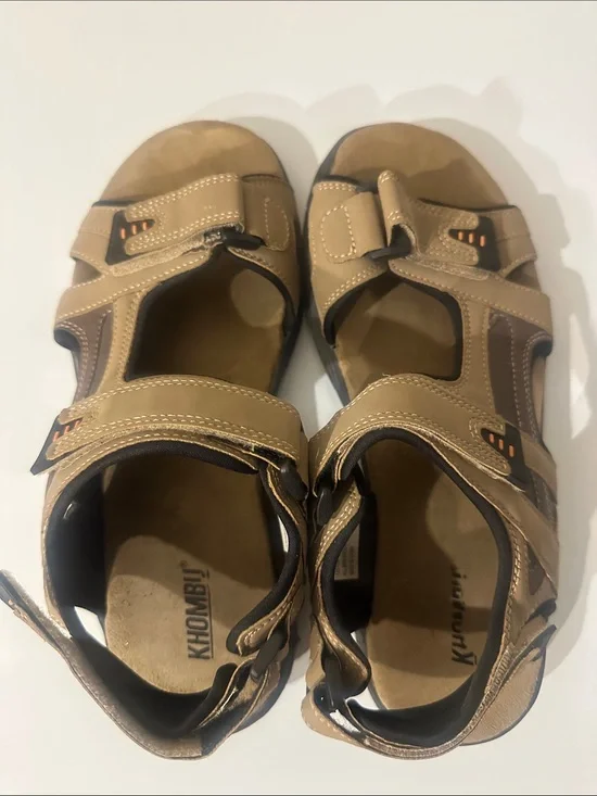 1229 Khombu Men's Tan Velcro Sandals Sz 10M