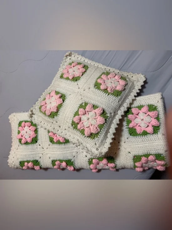 Hand Crocheted White Puffy Floral Granny Square Blanket 62 x 42.5” w Free Pillow