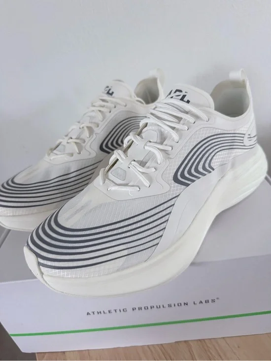 APL Men's Streamline Tech Runner  Sz 10