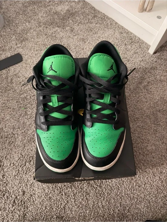 Jordan Low Top Sneakers in Green and Black