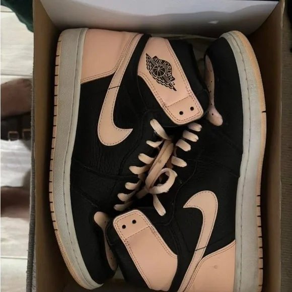 Air Jordan retro Nike Black and Peach High-Tops