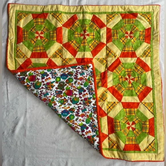 VTG Handmade Crib Toddler Bed Kaleidoscope Pinwheel Quilt Reversible 35”x35”