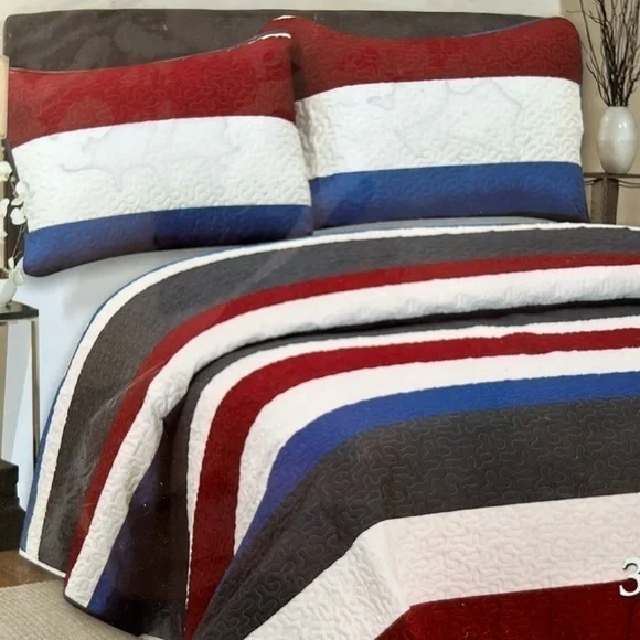 Hotel at home King 3pc Quilt set Red White and Blue Stripes