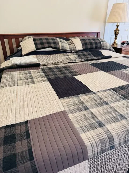 Woolrich Cotton Farmhouse Bedding with Matching Shams (2) King Size W/Cases (2)
