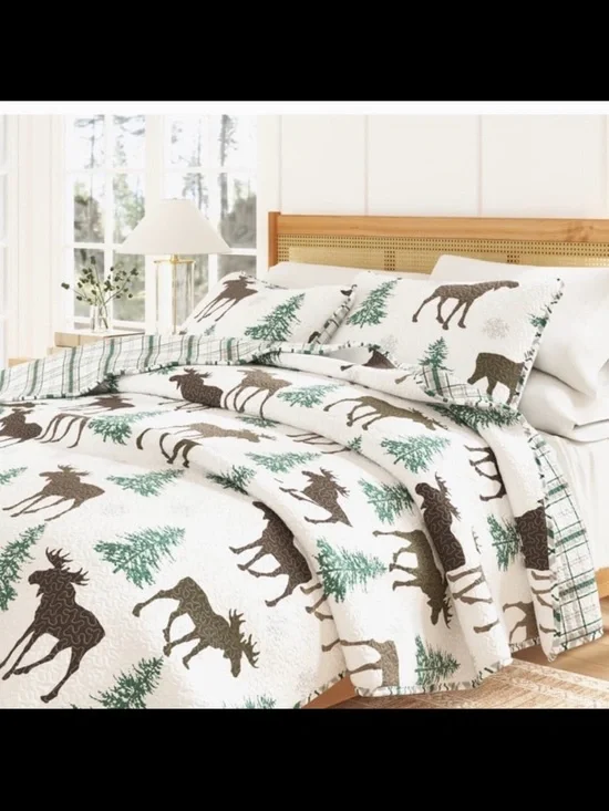 Rustic Moose Print Quilt Set - White and Green Twin microfiber