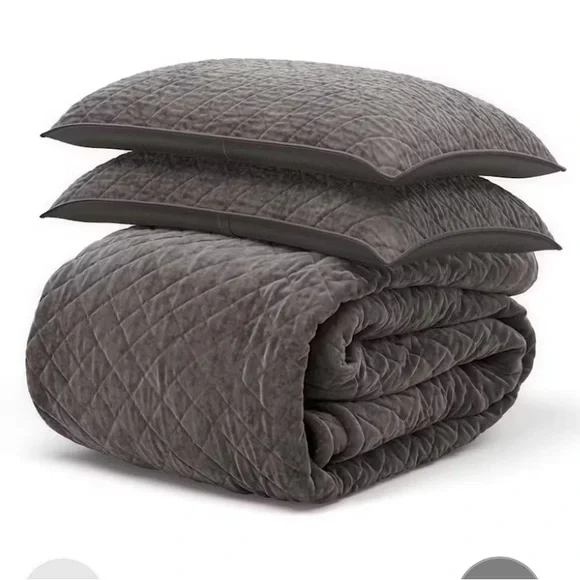 Like New - Saatva Organic Velvet Diamond Quilt. Quilt only