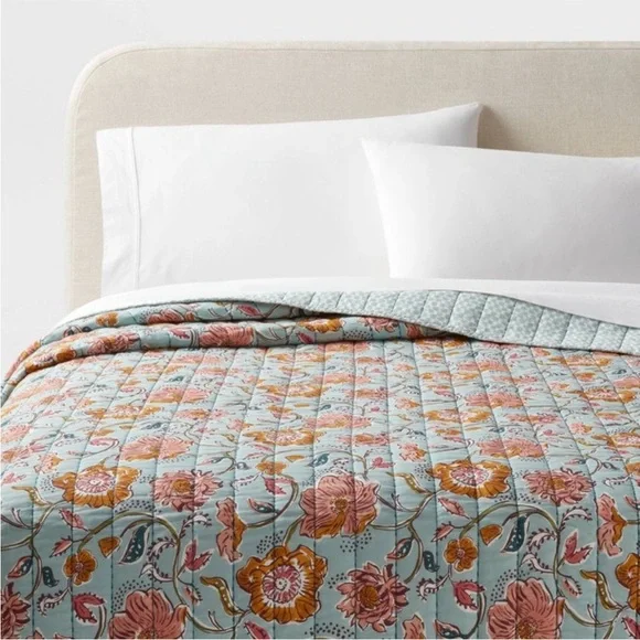 THRESHOLD NWT boho earthy vines reversible quilt -blue/yellow/pink -king