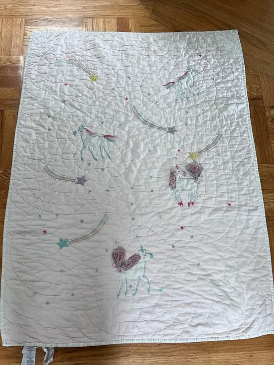 Pottery Barn 100% cotton Toddler Unicorn Quilt - Pastel