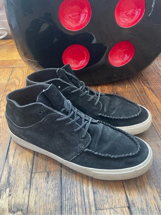 Nike SB Zoom Air Max Men's Black Suede Leather Moccasin-Style High-Top Sneakers