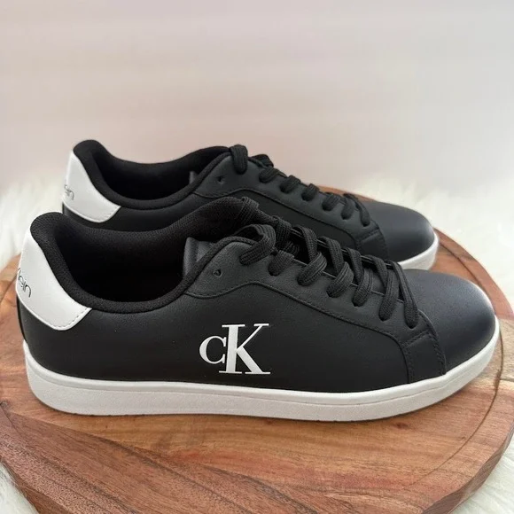 Calvin Klein Lareez Mens Black White Logo Low Top Sneakers  Size 10M New