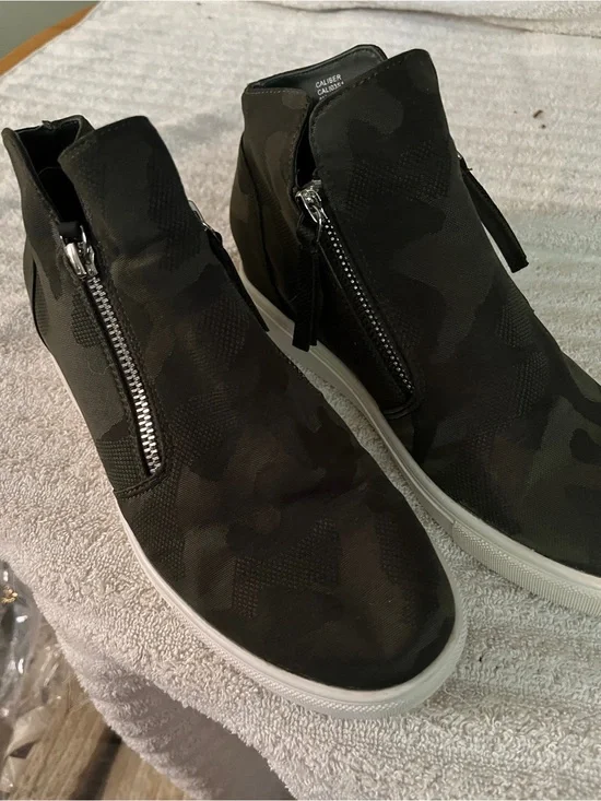 Steve Madden Men's Dark Olive Camo Slip-On Sneakers with Side Zipper 5