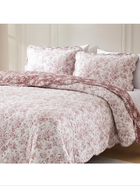Lush Decor Peony Toile Reversible Cotton Quilt 3 Piece Set F/Q Rosewood Scallope