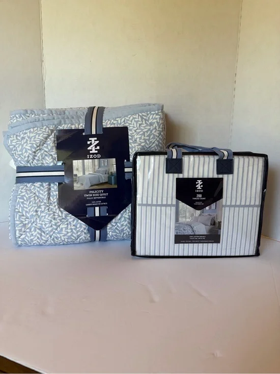 Izod Felicity Quilt and Sheet Set-Leaf Motif