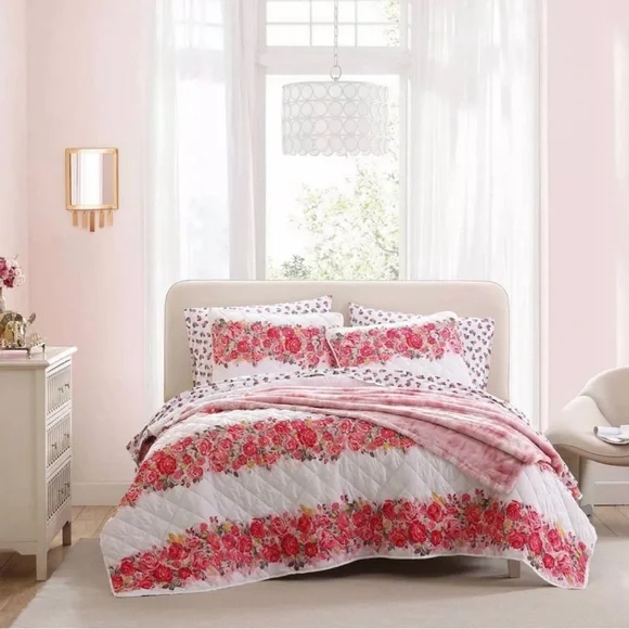 Betsey Johnson Floral Full/Queen Quilt Set NWT