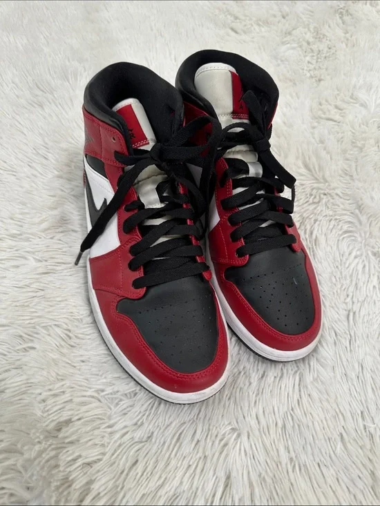 ❤️ Jordan 1 Mid Chicago Shoe