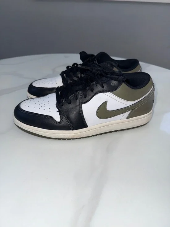 Nike Low-Top Sneakers in White, Black & Olive