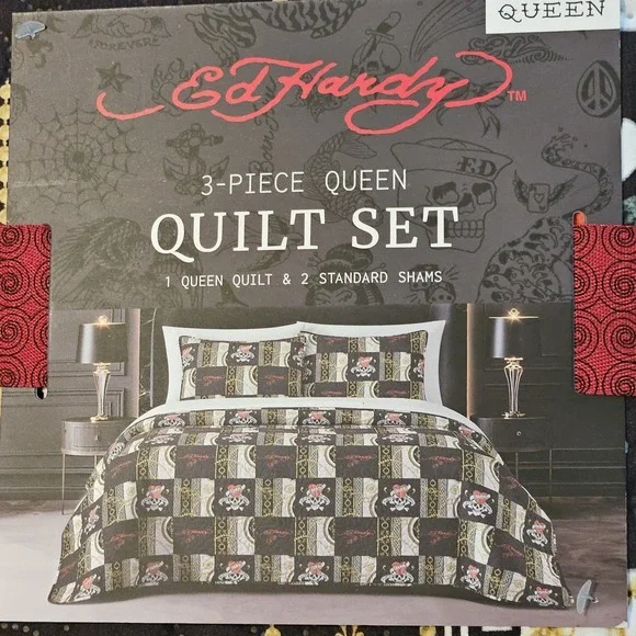 Ed Hardy 3pc Queen Quilt W/2 Shams Set Black Love Kills Skull Chain Print NWT.