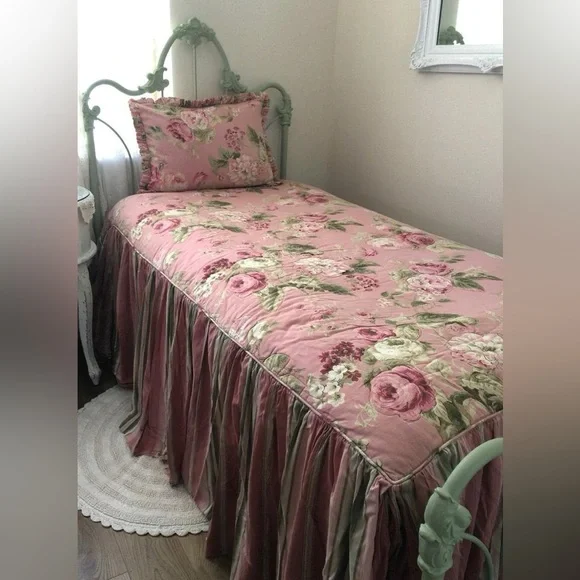 RARE / VTG Shabby Cottage Chic Chris Madden / Full Size /  Bedspread Ruffled
