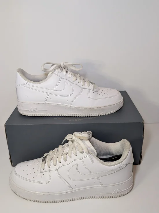 Nike Air Force 1 '07 Triple White Low Mens Size 9 Sneakers CW2288-111