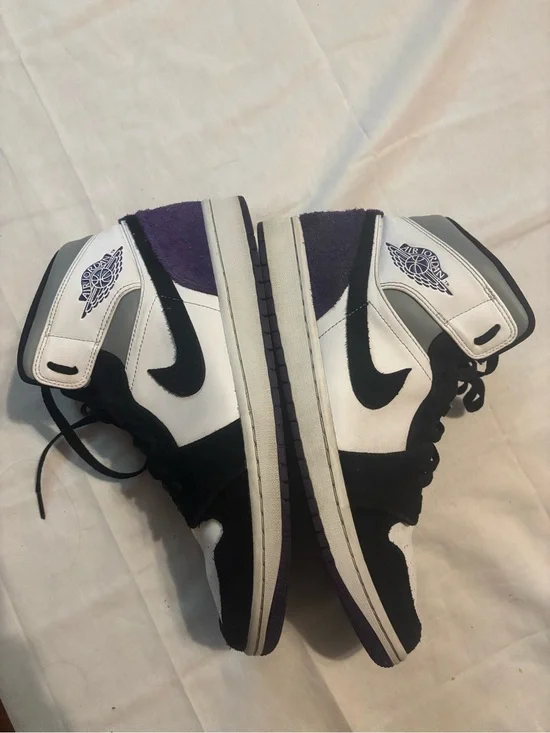 Air Jordan 1 Mid SE 'Varsity Purple