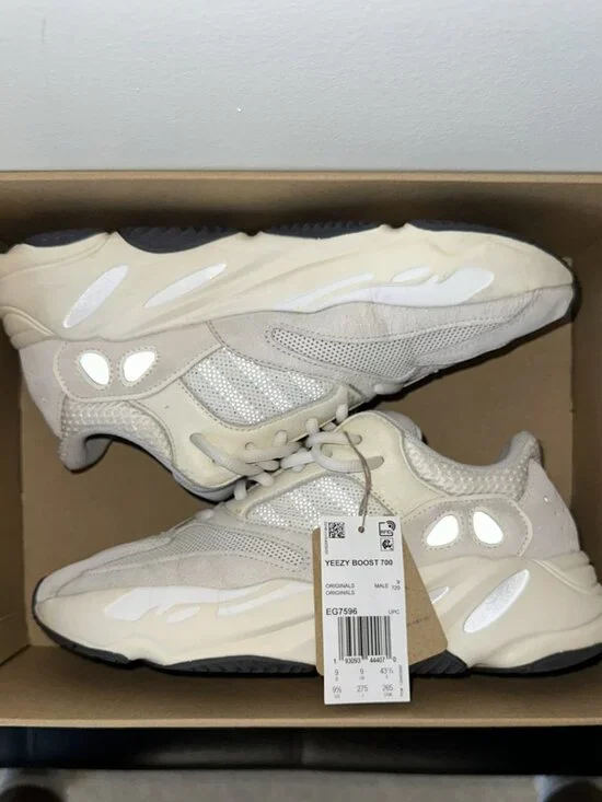 Yeezy Boost 700 Analog