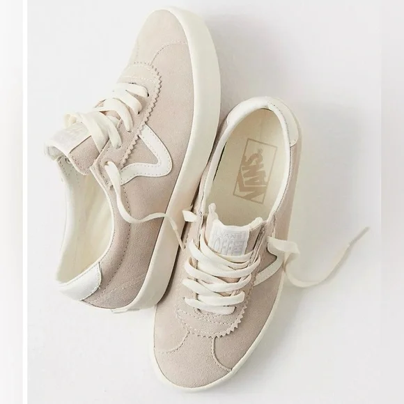 FREE PEOPLE by VANS Sport‎ Low Suede Sneakers Cream and White Casual Sneakers