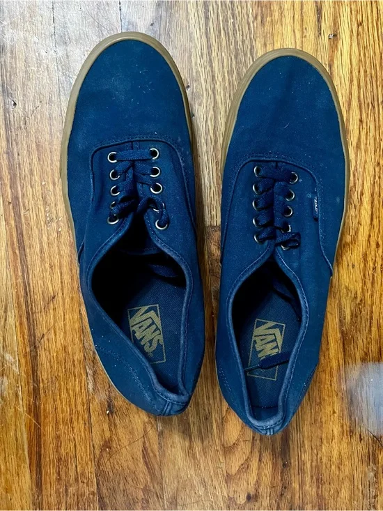 Vans Men’s Navy Canvas Low-Top Sneakers with Gum Sole