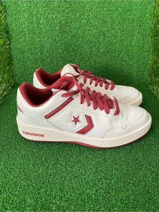 Converse Weapon Low Top Sneakers - White with Red Sz 9.5 Men’s  (Jul 026)