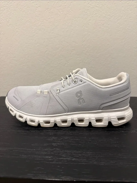 On Cloud Running Men's Size 9.5 Sneaker in Light Gray / White Training Workout