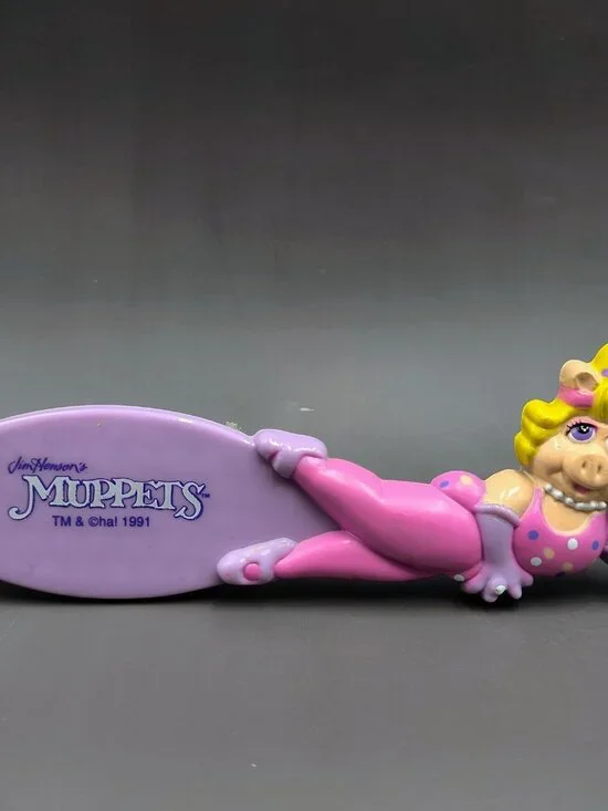 Vintage 1991 Muppets Miss Piggy Sculpted Kids Cosmetic Hair Brush 5