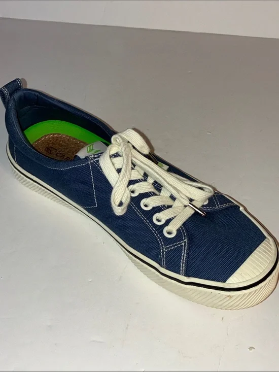 Cariuma, Men’s 8, Blue Sneakers, Unisex
