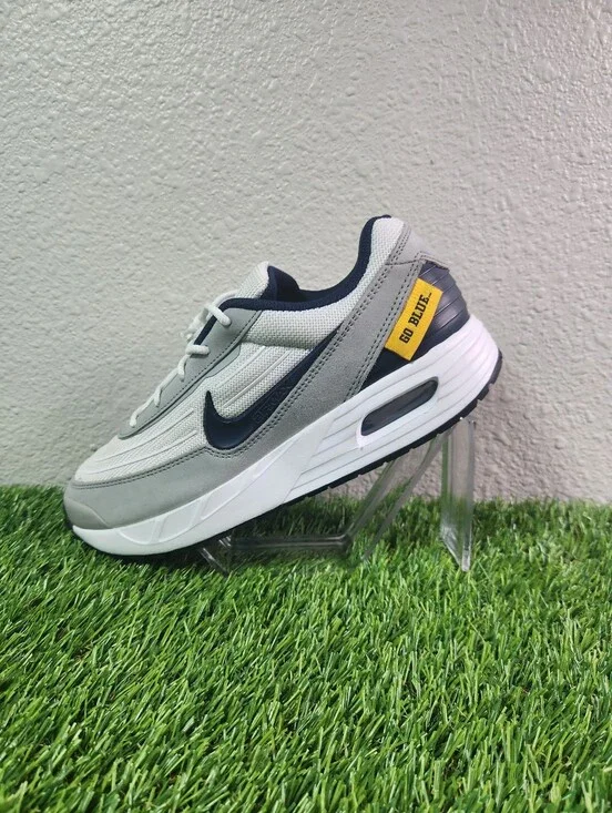 Nike University Michigan Air Max Verse Shoes Sz 7 M / 8.5 W New IB3222-100