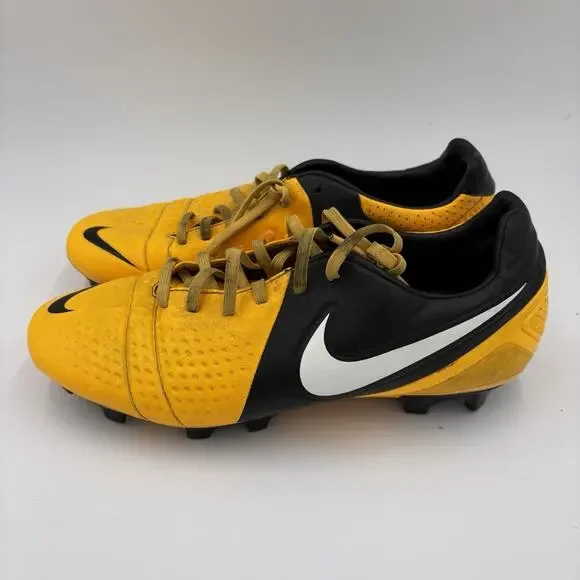 Nike Men’s Size 7 Black And Orange Soccer/Football Cleats CTR360 2012 Used
