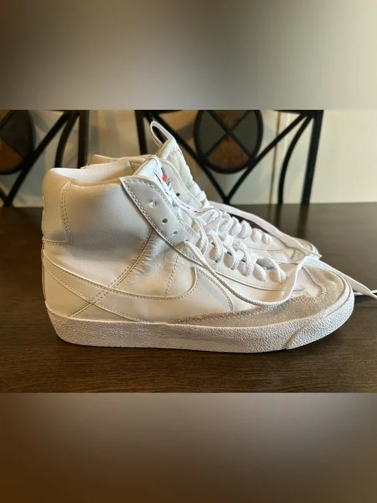 Nike Blazer ‘77 Youth Sz 6.5 White High-Top Sneakers with Subtle Swoosh